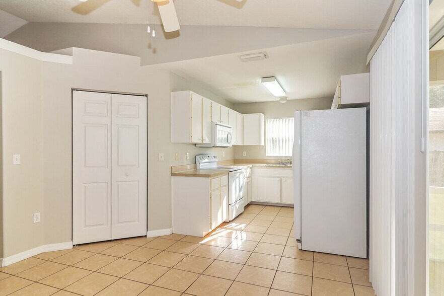 Building Photo - 7180 Mauna Loa Blvd