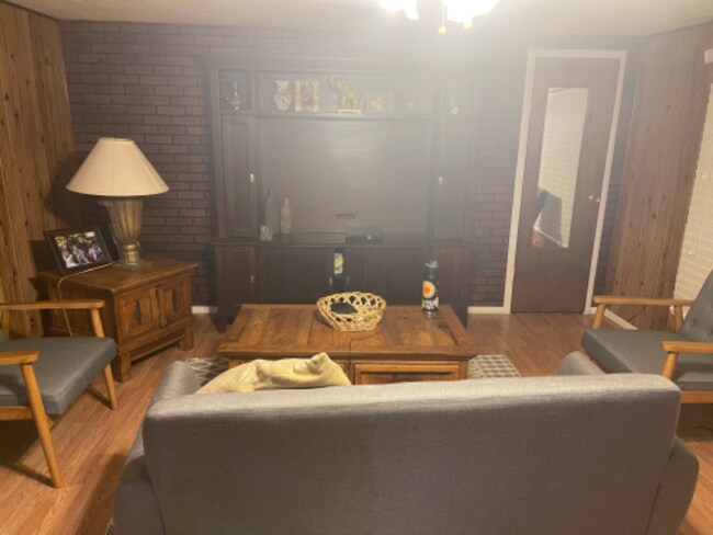 Building Photo - 2009 FL-81