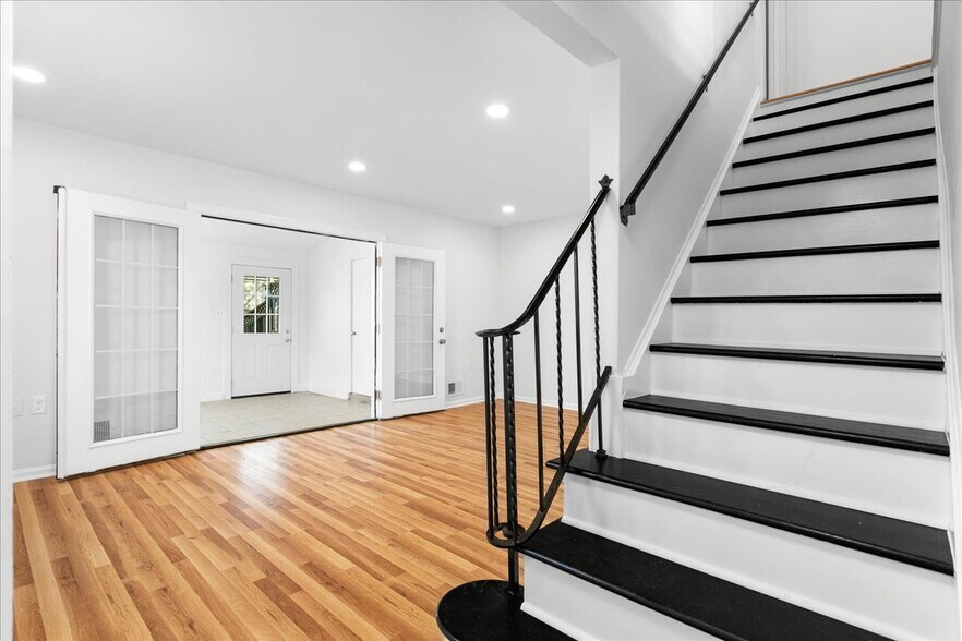 Building Photo - 239 Nottoway St SE