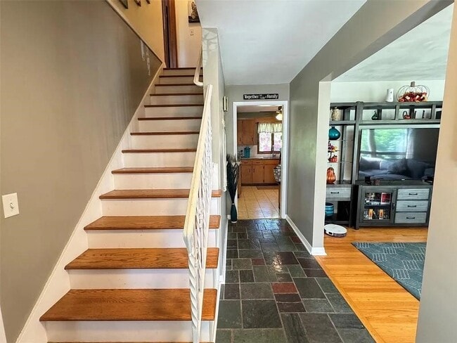 Building Photo - 7 Exeter Dr