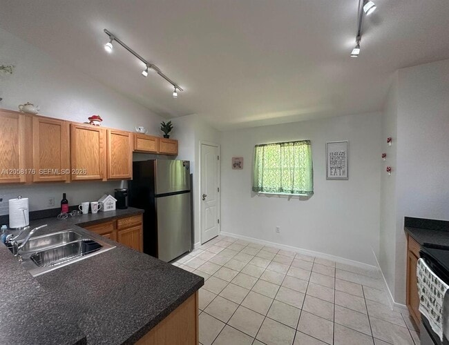 Building Photo - 803 Sandy Ridge Dr