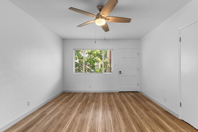 Interior Photo - 936 Cedar Avenue