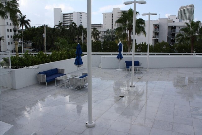 Building Photo - 1701 Sunset Harbour Dr