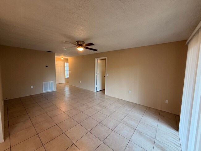 Building Photo - 3109 Elmer St