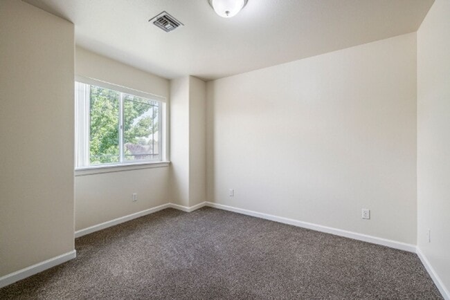 Building Photo - Great home in newer subdivision