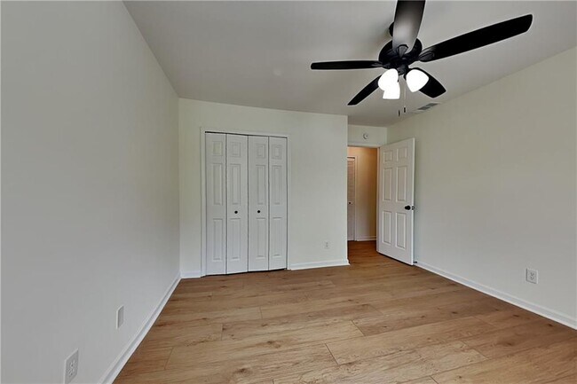 Building Photo - 420 Sable Ct