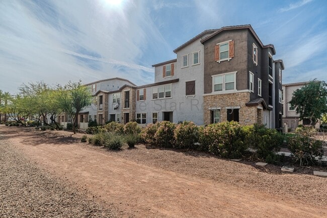 Building Photo - 5815 S 23rd Way