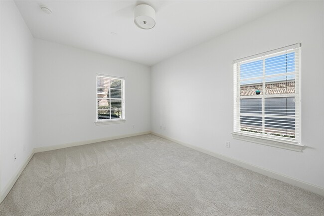 Building Photo - 2027 Fannin Station