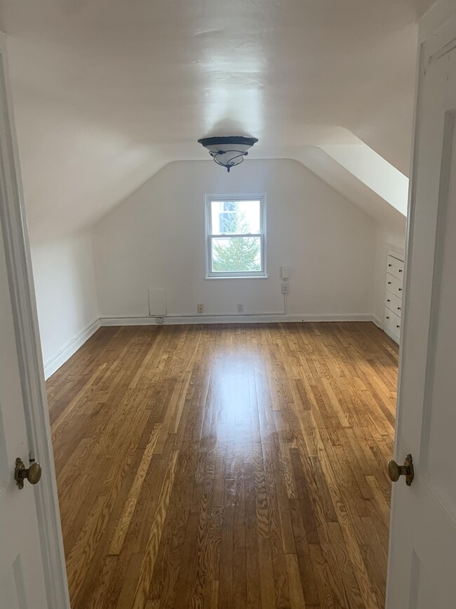 Building Photo - 131 Forest-Park Dr