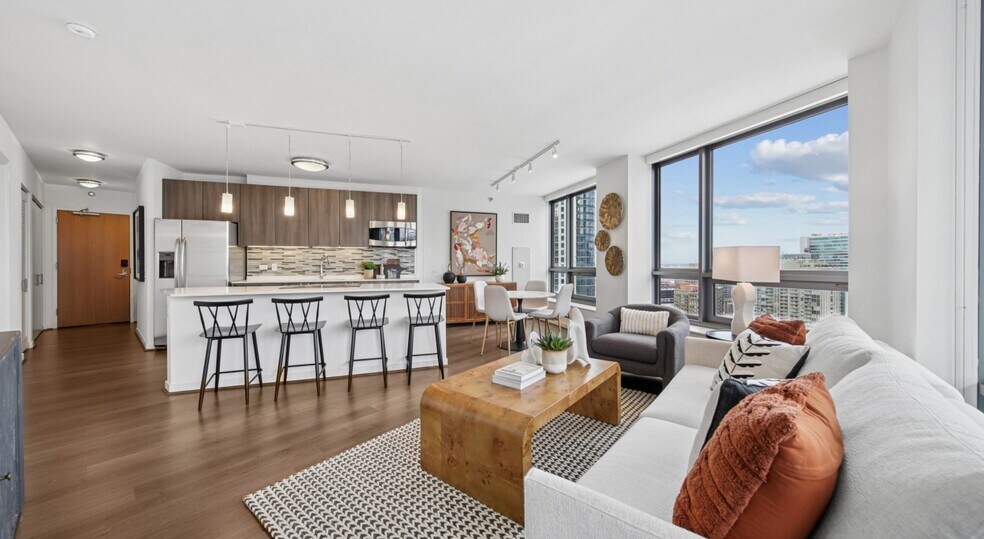 Building Photo - 354 W Hubbard St