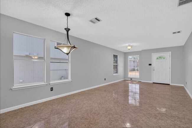 Building Photo - 1410 Green Terrace Dr