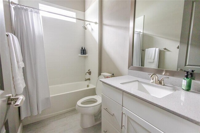 Building Photo - 11967 SW 32nd Ln