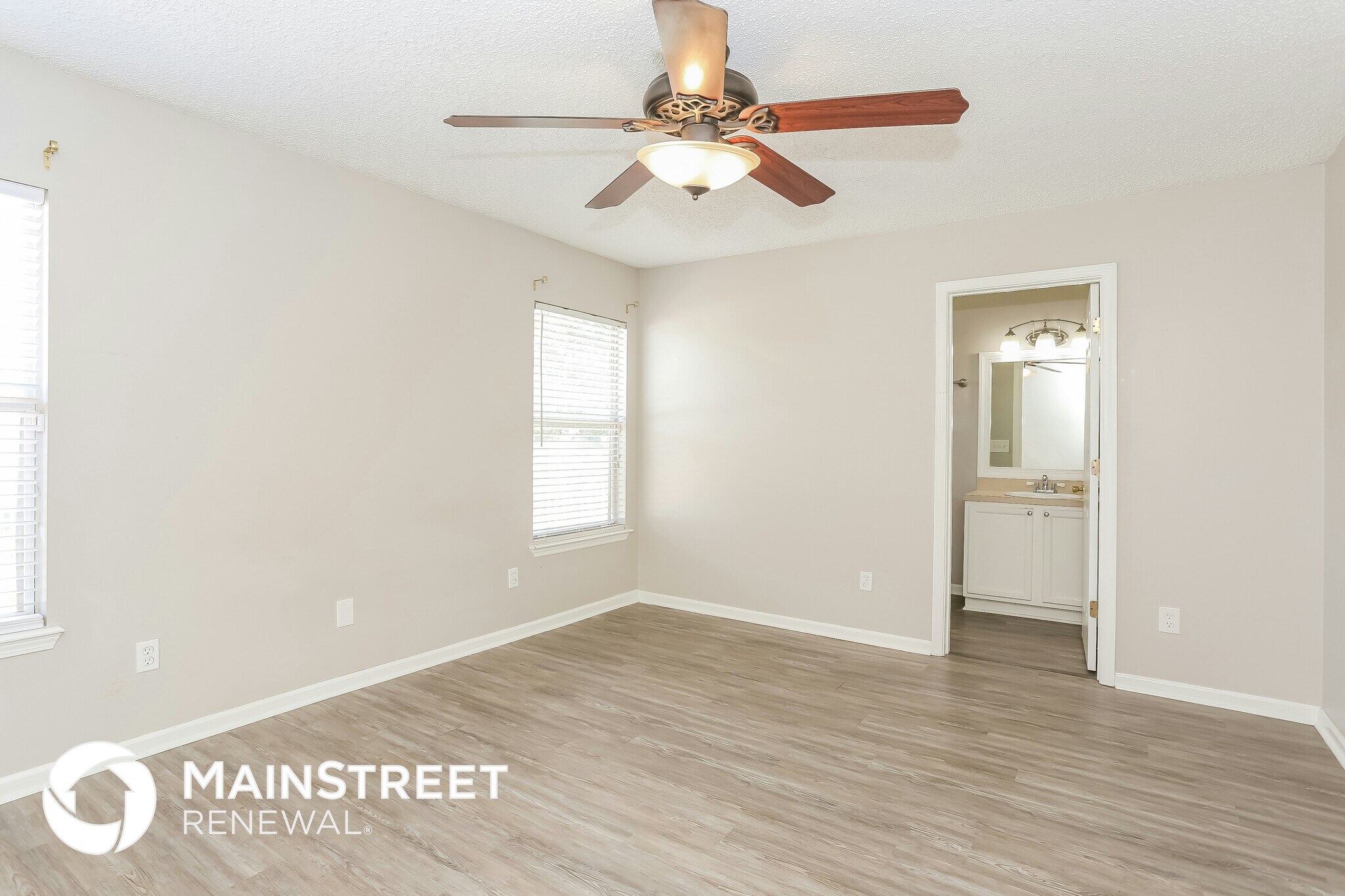 Building Photo - 7405 International Village Dr