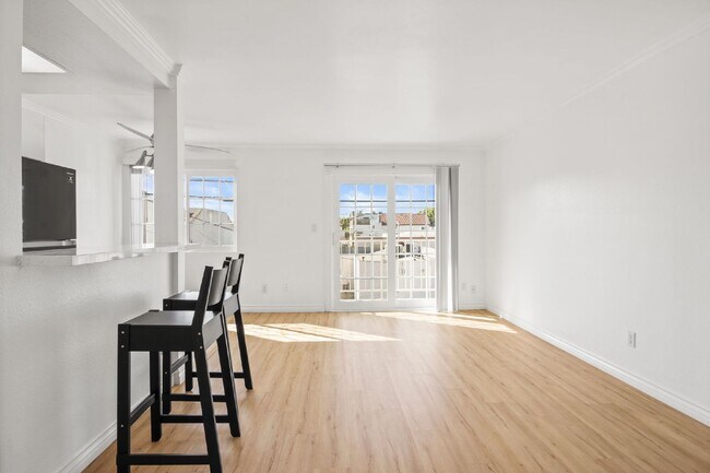 Building Photo - Stylish 1-Bedroom Apartment with Private B...