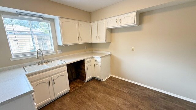 Building Photo - NORTH/EAST UPDATED 2 BEDROOM CONDOMINIUM AVAILABLE NOW!