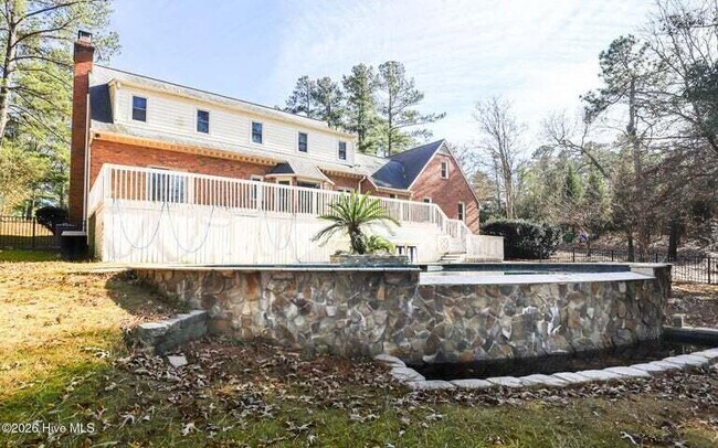 Building Photo - 809 Houndslake Dr