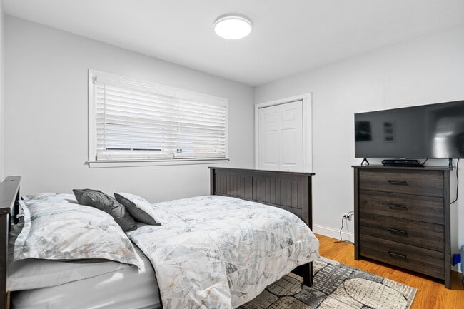 Building Photo - 7625 W Strong St