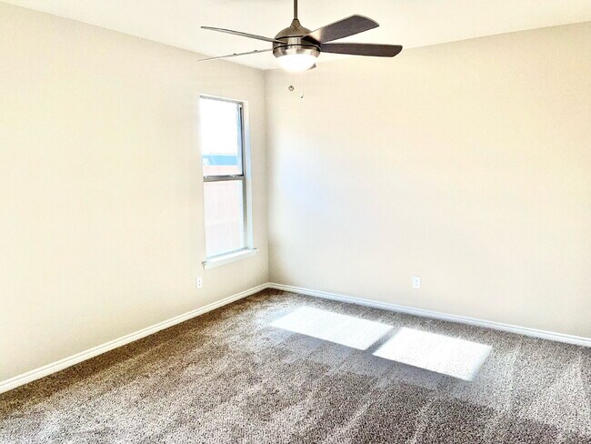 Building Photo - Beautiful 3-Bed Oasis with Granite Touches in Lubbock – 1650 Sq. Ft. of Comfort!