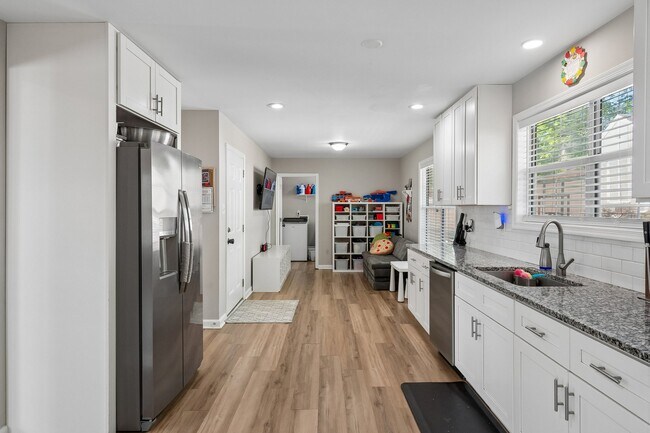 Building Photo - 63 Dorothy Ln