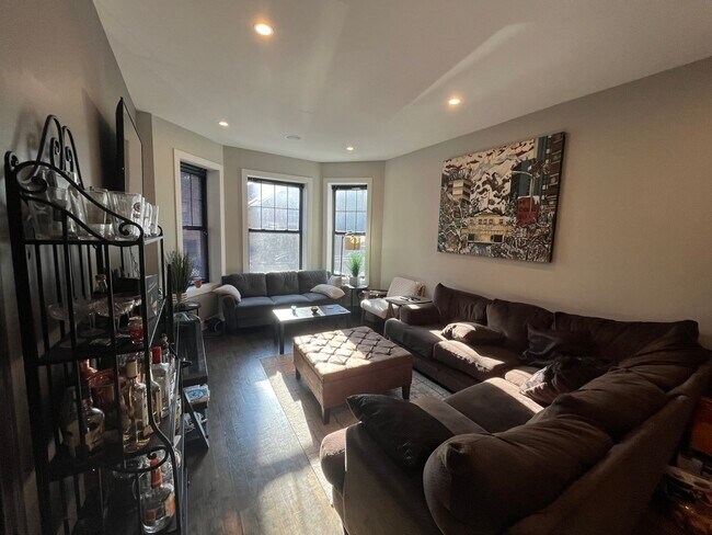 Building Photo - 1215 N Wolcott Ave