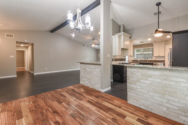 Building Photo - 8806 Lakeside Forest Dr