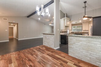 Building Photo - 8806 Lakeside Forest Dr