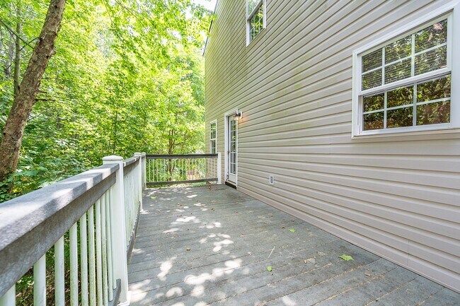 Building Photo - 4 Bedroom Home in Lynchburg