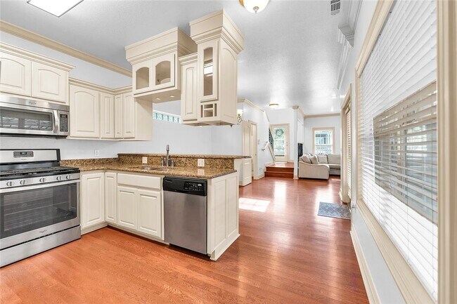 Building Photo - 536 N Tennyson Ln
