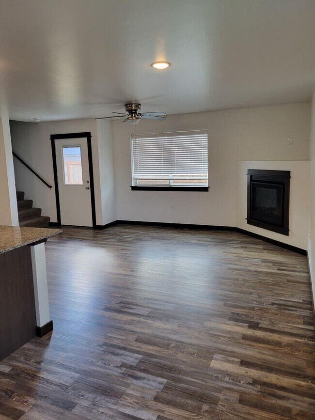 Building Photo - 3 Bedroom 2 1/2 Bathroom Townhouse- NEWLY BUILT-