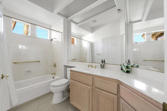 Building Photo - 78549 Links Dr