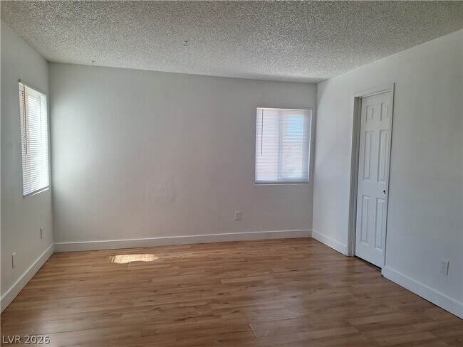 Building Photo - 1446 Garden Cir