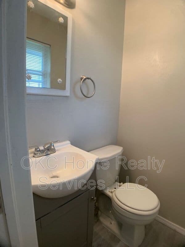 Building Photo - 6812 S Land Ave