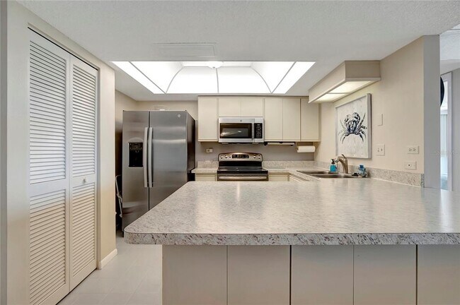 Building Photo - 500 Treasure Island Causeway