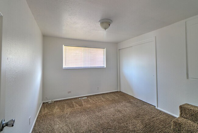 Building Photo - 967 W 2000 N