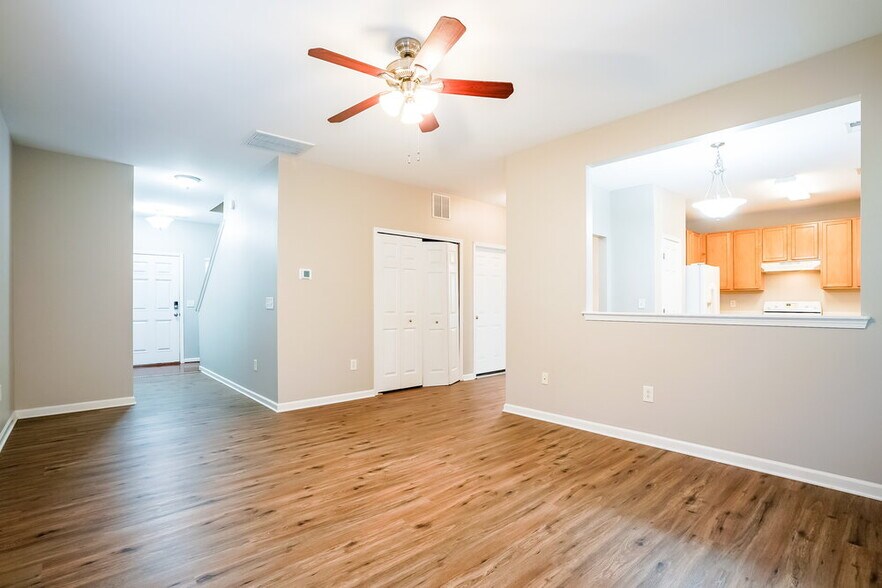 Building Photo - 708 Calavaras Ln