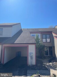 Building Photo - 17 Log Pond Dr