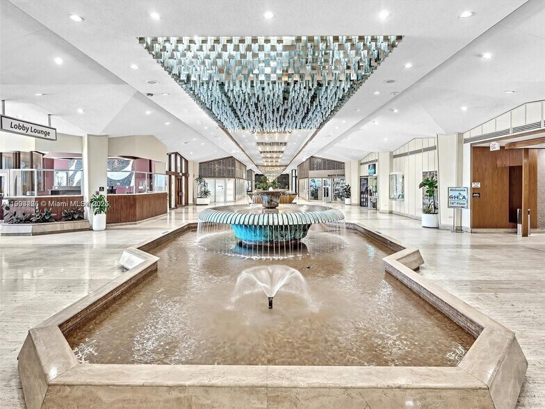 Building Photo - 801 Brickell Bay Dr