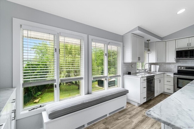 Building Photo - 4 Candlewood Birches