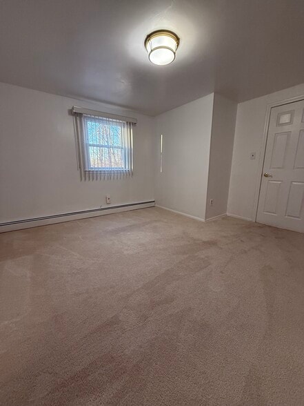 Building Photo - 2355 Vista Ct