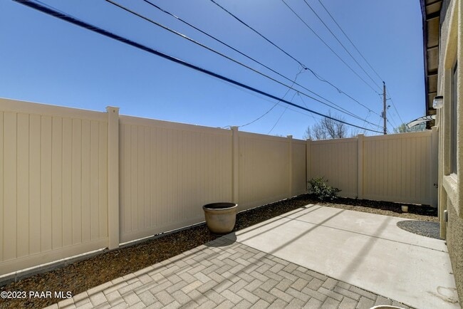 Building Photo - 915 Gail Gardner Way