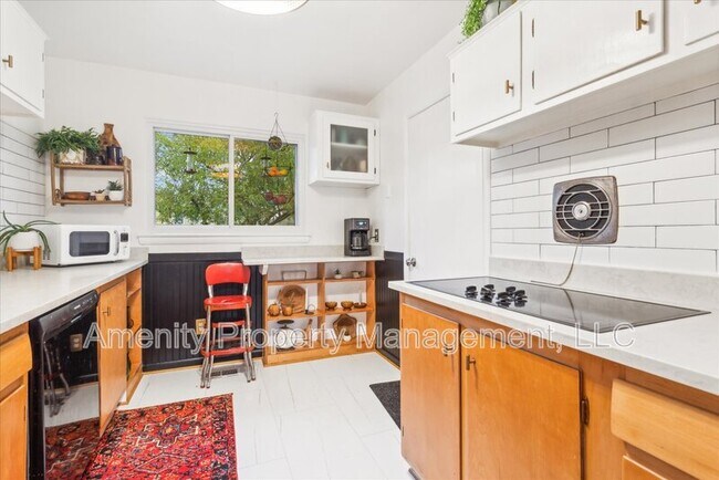 Building Photo - 409 Caren Dr