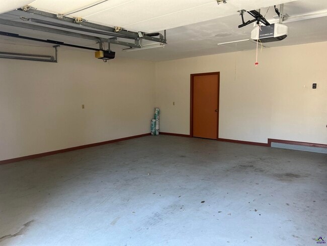 Building Photo - 213 Westwood Dr