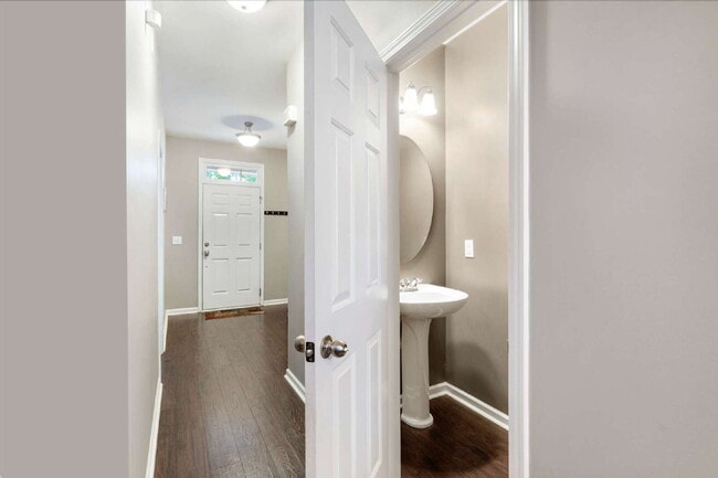 Building Photo - Experience Comfort and Style: Spacious 3-B...
