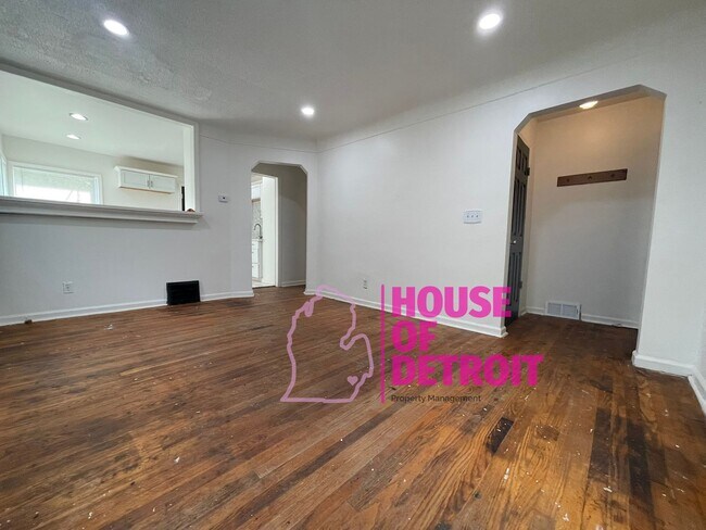 Building Photo - Summer Special~ 3 BEDROOM 1 BATH BUNGALOW ...