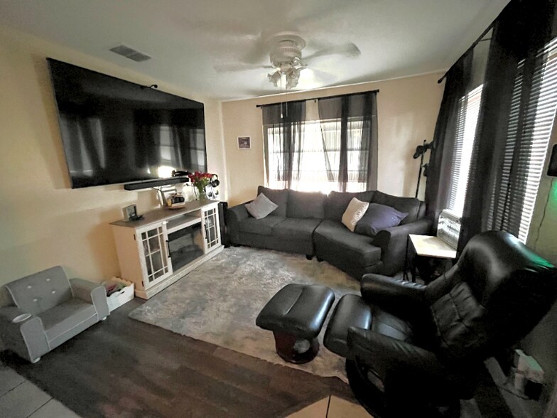 Building Photo - 7228 35th Ave N