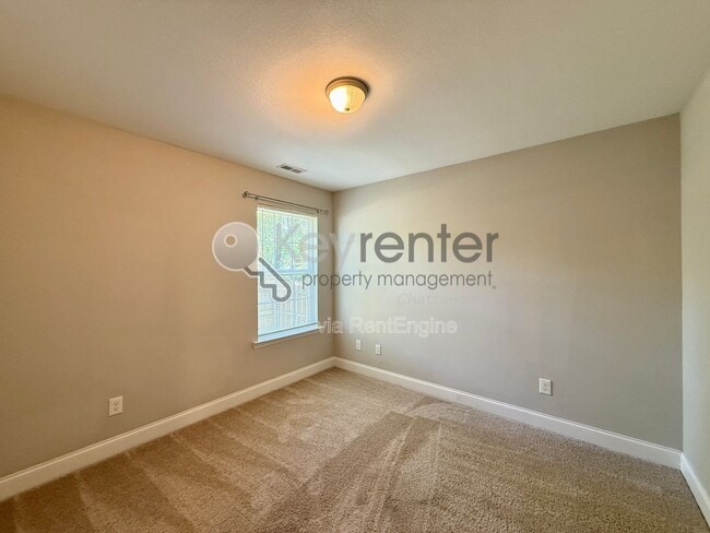 Building Photo - 2214 E 14th St