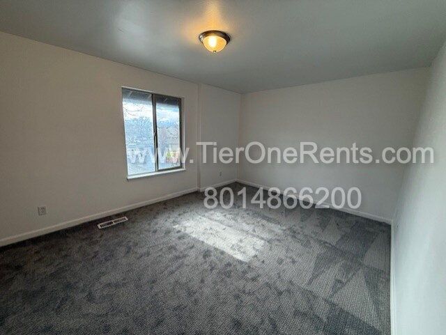 Building Photo - NO DEPOSIT option available for qualified ...