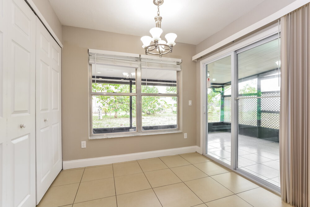 Building Photo - 930 Maple Forest Dr