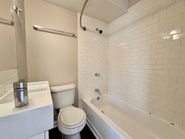 Building Photo - The Nelle