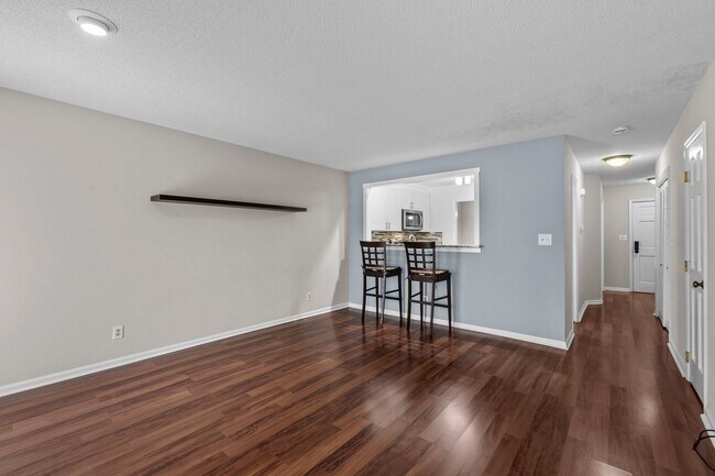 Building Photo - 5624 Darrow Dr